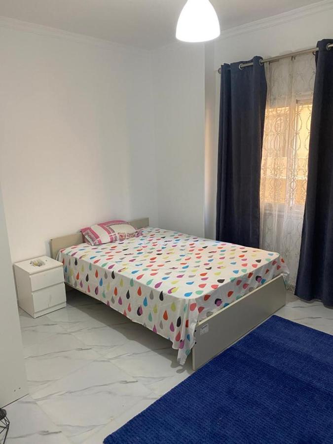 شقه فندقيه 3 غرف حمامين و مطبخ و حديقه خاصه امام الجامعه الامريكيه و مول Point 90 El El Cairo Exterior foto