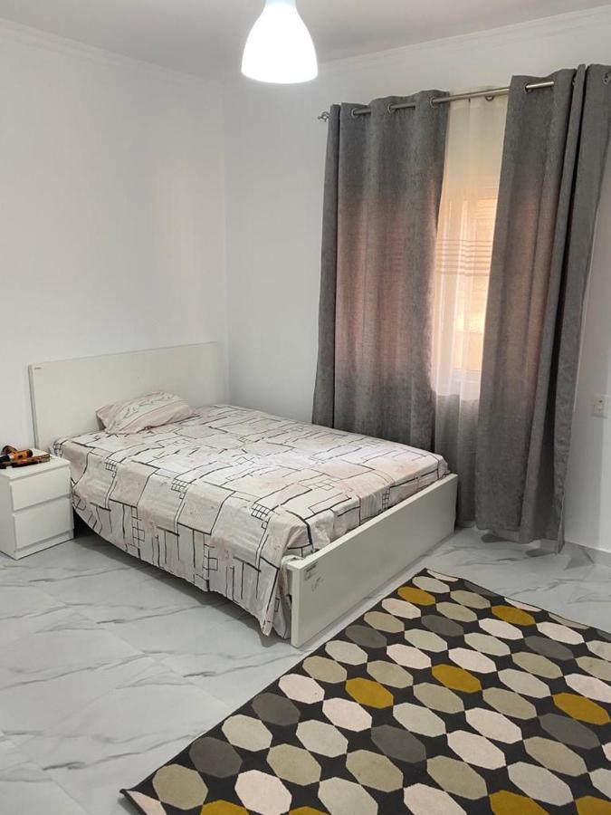 شقه فندقيه 3 غرف حمامين و مطبخ و حديقه خاصه امام الجامعه الامريكيه و مول Point 90 El El Cairo Exterior foto