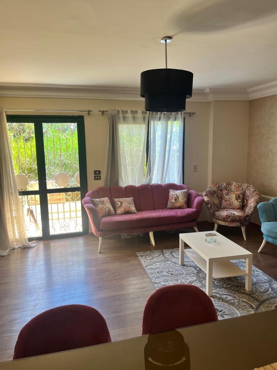 شقه فندقيه 3 غرف حمامين و مطبخ و حديقه خاصه امام الجامعه الامريكيه و مول Point 90 El El Cairo Exterior foto