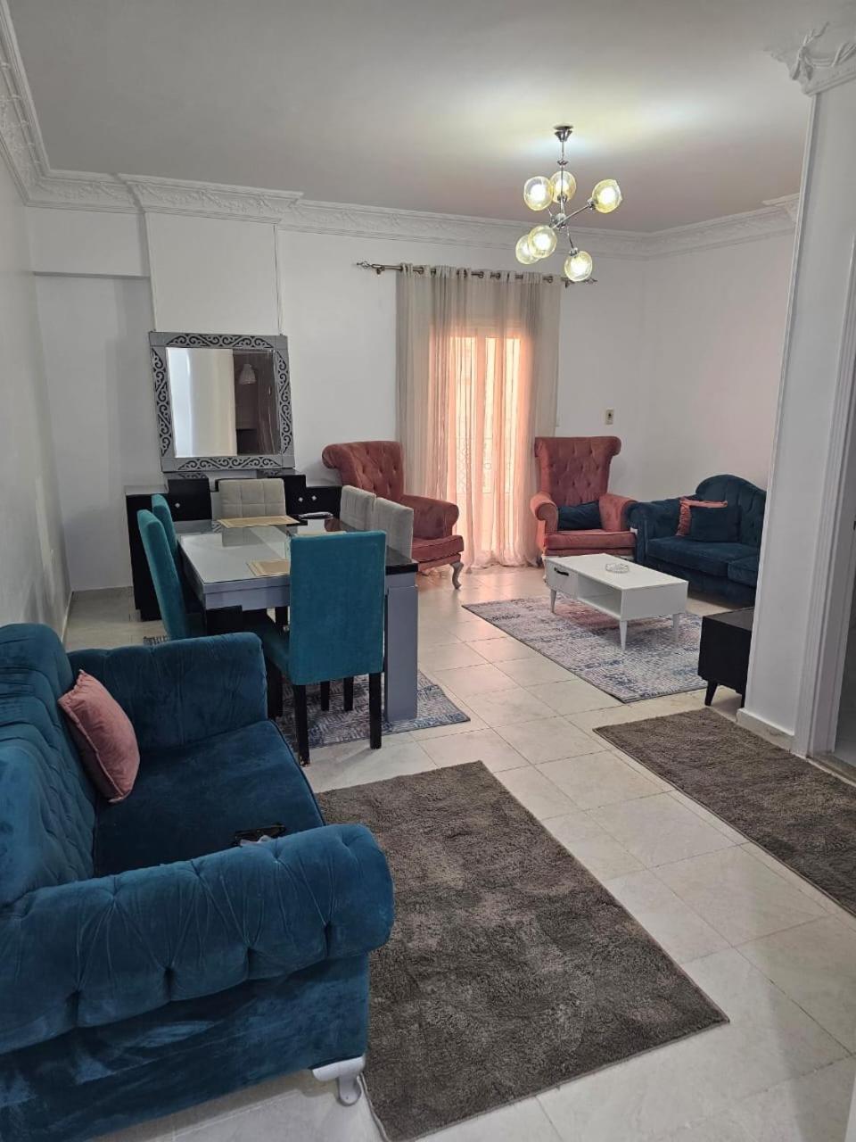 شقه فندقيه 3 غرف حمامين و مطبخ و حديقه خاصه امام الجامعه الامريكيه و مول Point 90 El El Cairo Exterior foto