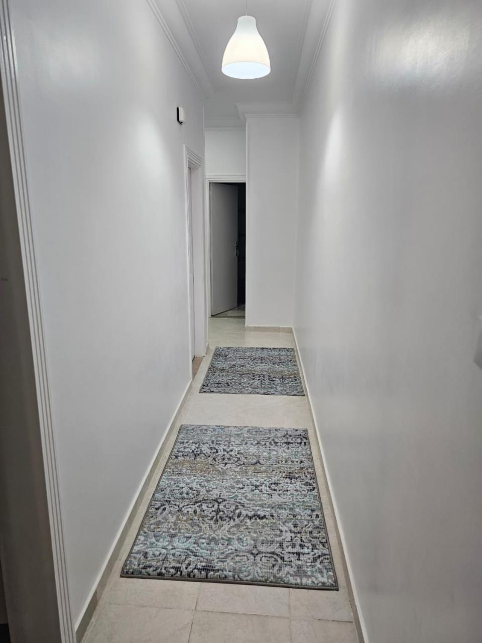 شقه فندقيه 3 غرف حمامين و مطبخ و حديقه خاصه امام الجامعه الامريكيه و مول Point 90 El El Cairo Exterior foto