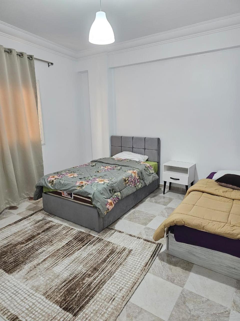 شقه فندقيه 3 غرف حمامين و مطبخ و حديقه خاصه امام الجامعه الامريكيه و مول Point 90 El El Cairo Exterior foto