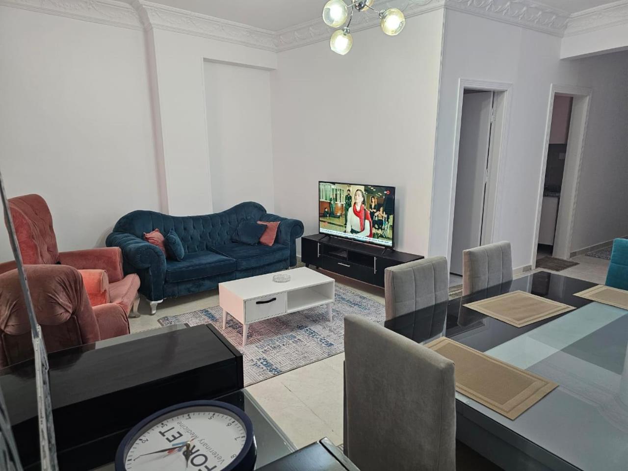 شقه فندقيه 3 غرف حمامين و مطبخ و حديقه خاصه امام الجامعه الامريكيه و مول Point 90 El El Cairo Exterior foto